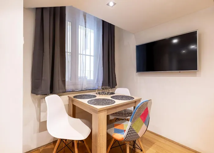 B21 Bajcsy Apartment